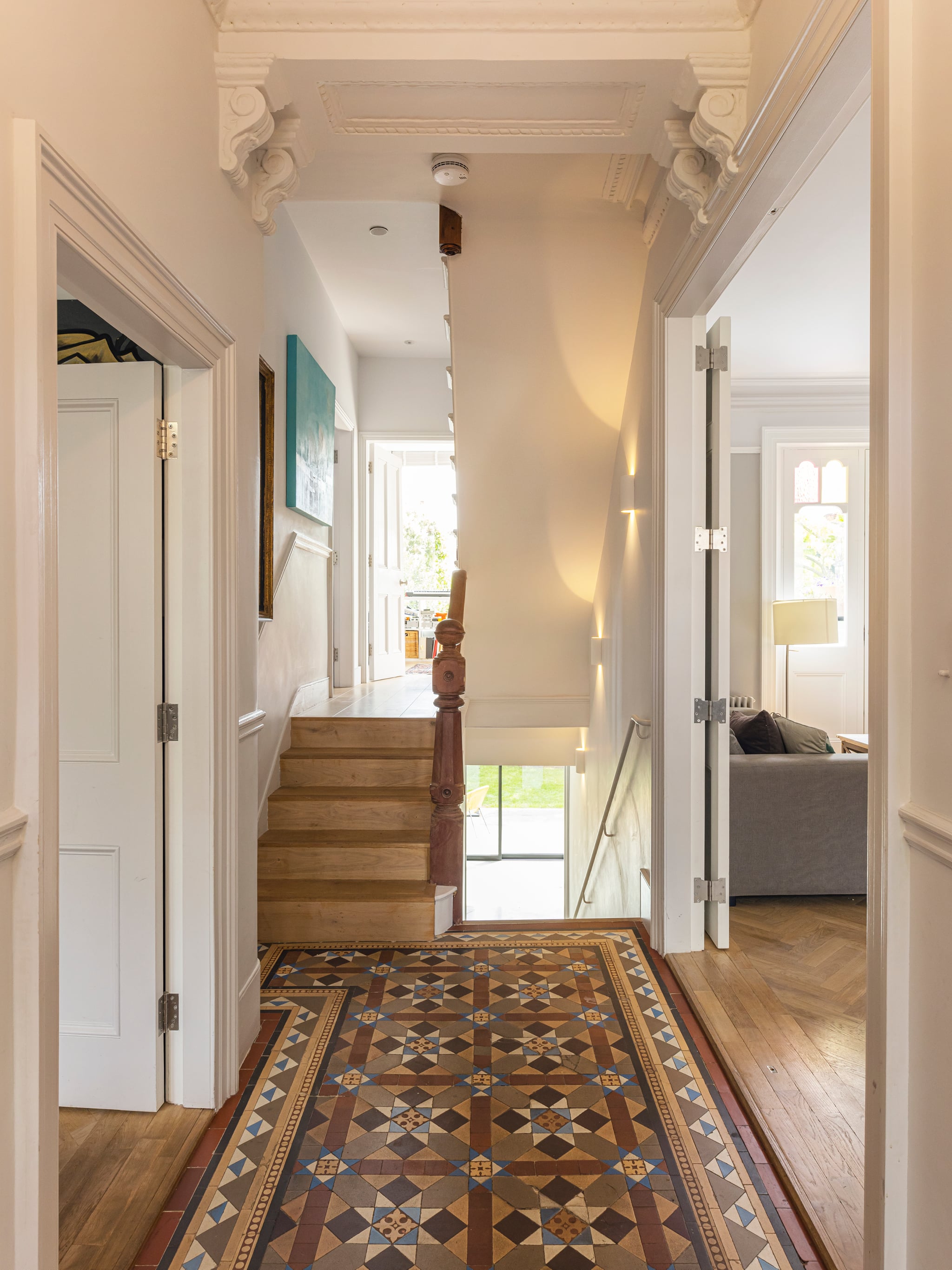 Mount View Road, N4 - 8